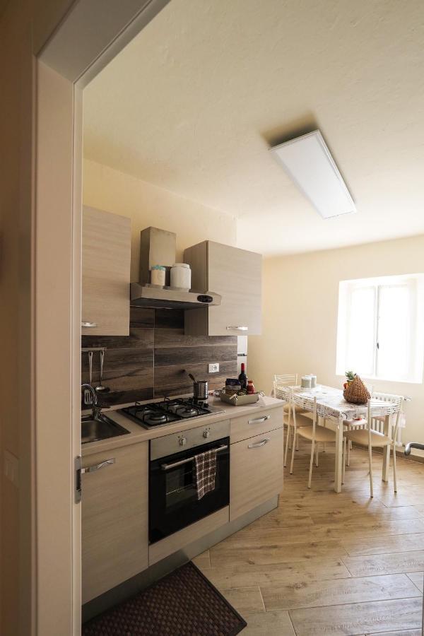 Rivacanze Apartments ลาโญ ภายนอก รูปภาพ