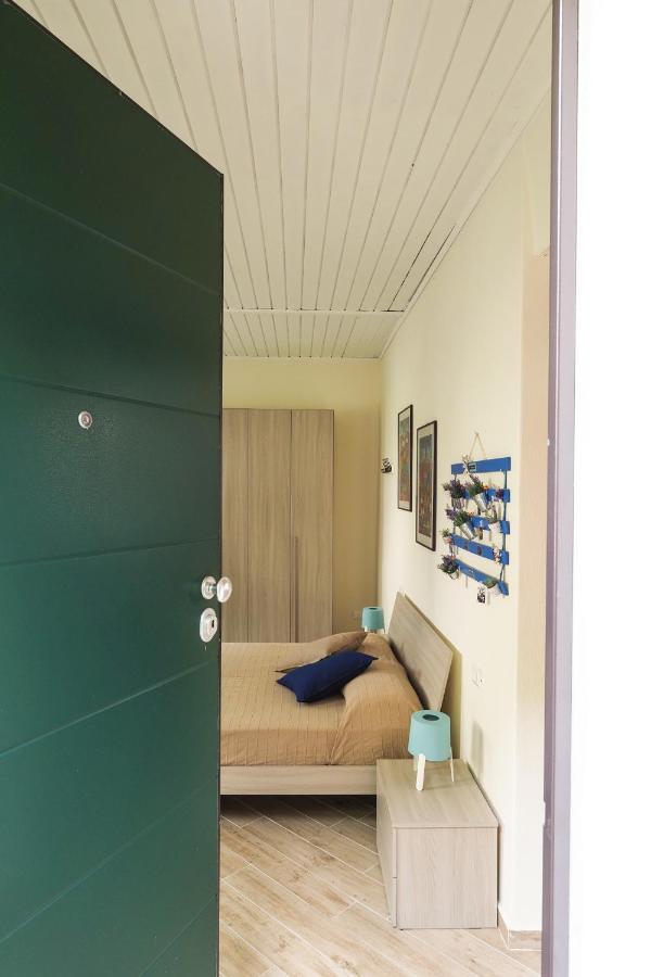 Rivacanze Apartments ลาโญ ภายนอก รูปภาพ