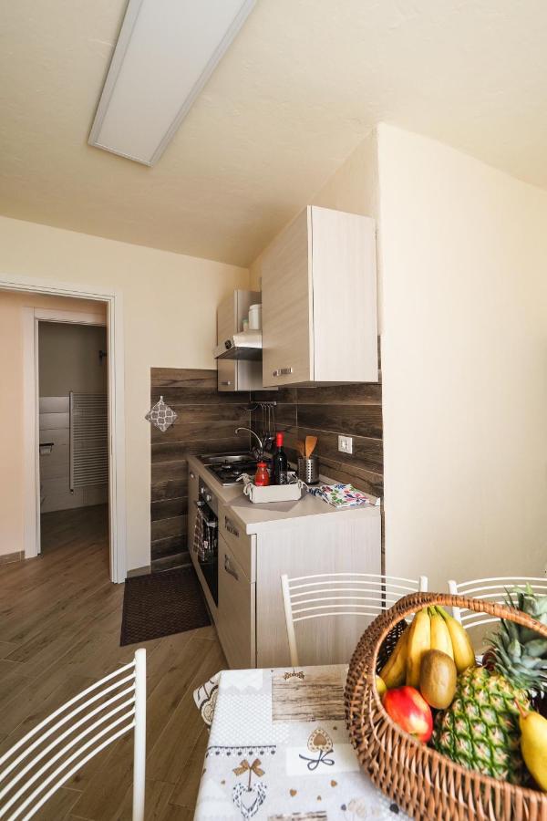 Rivacanze Apartments ลาโญ ภายนอก รูปภาพ